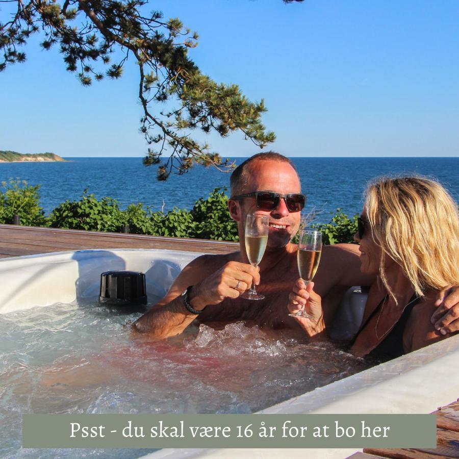 Fredensborg Badehotel Rønne Extérieur photo